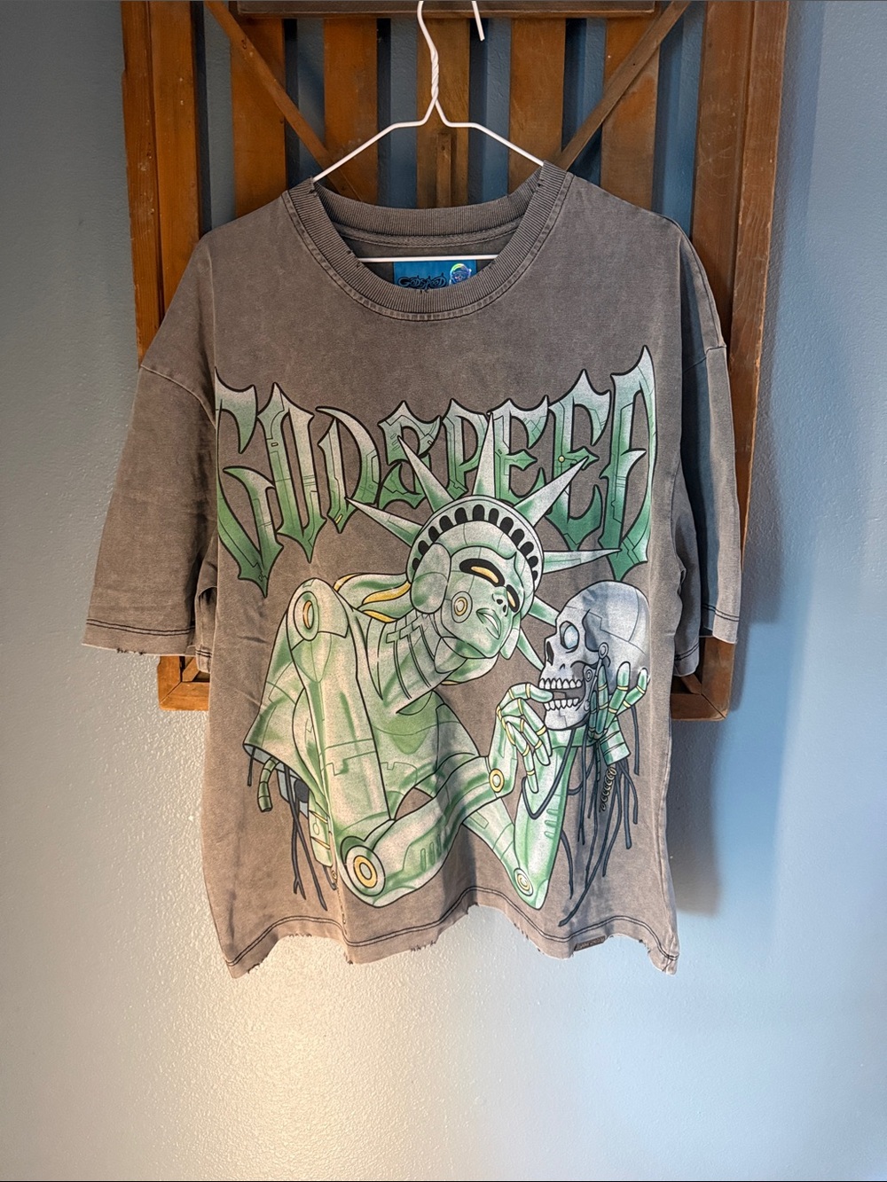 Men's Short Sleeve Graphic Tee - Green Robot Statue Motif